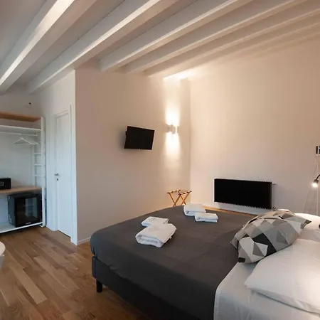 Palazzo Al Carmine 게스트하우스 몬레알레